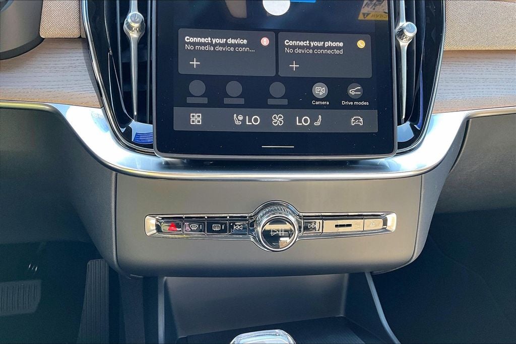 2026 Volvo XC90 B5 Plus