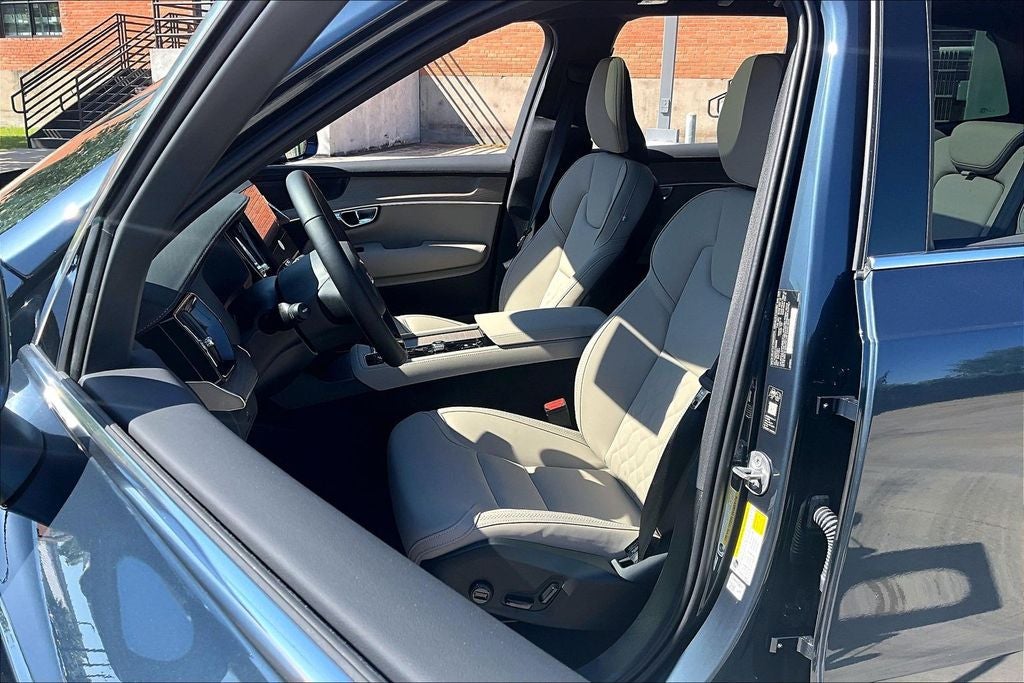 2026 Volvo XC90 B5 Plus