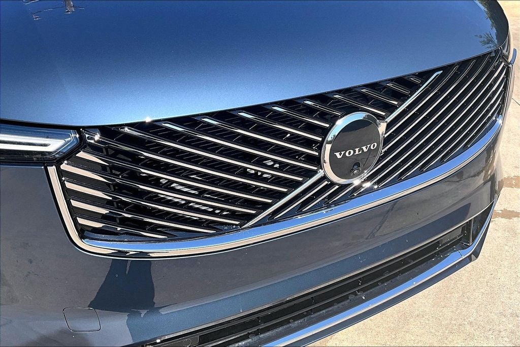 2026 Volvo XC90 B5 Plus