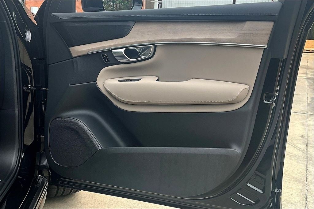 2026 Volvo XC90 B5 Plus