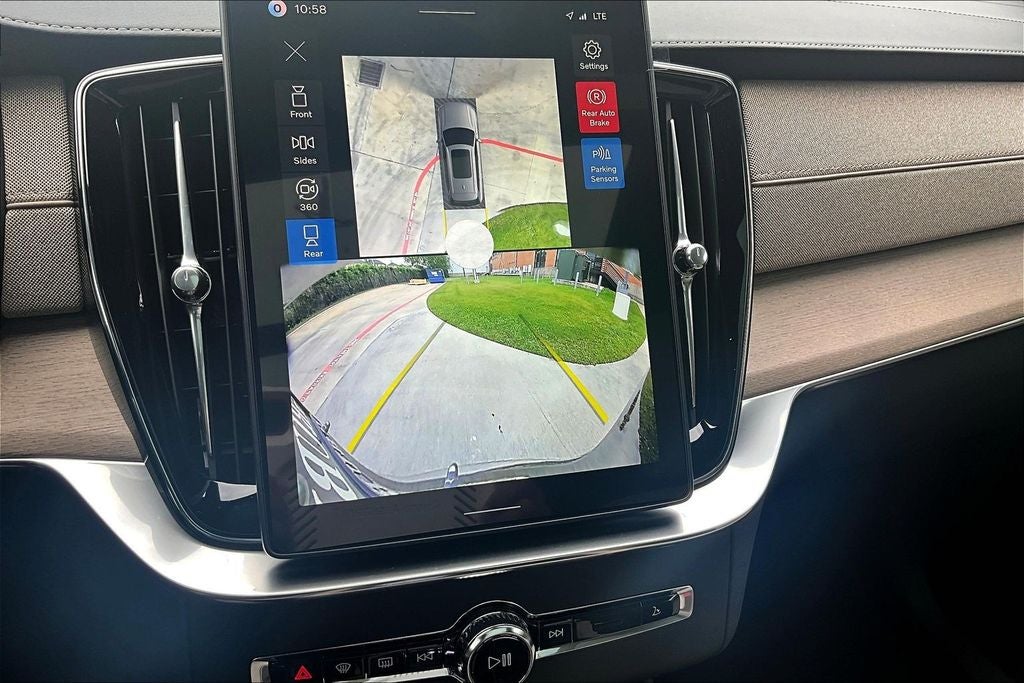 2026 Volvo XC90 B5 Plus