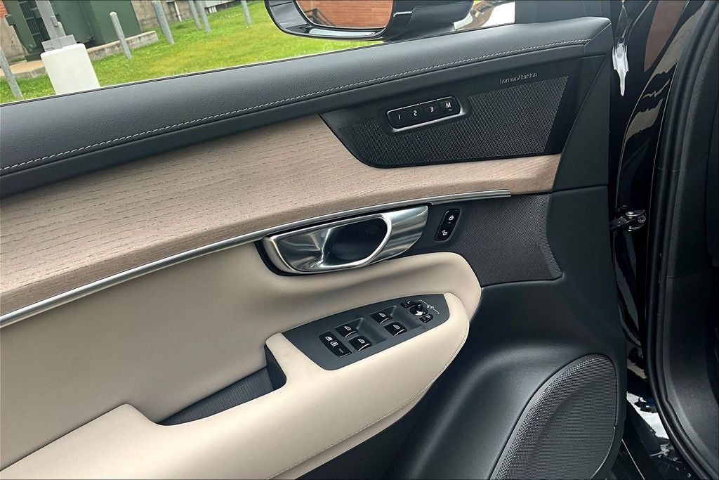 2026 Volvo XC90 B5 Plus