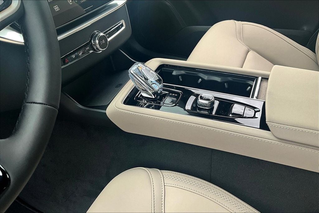 2026 Volvo XC90 B5 Plus