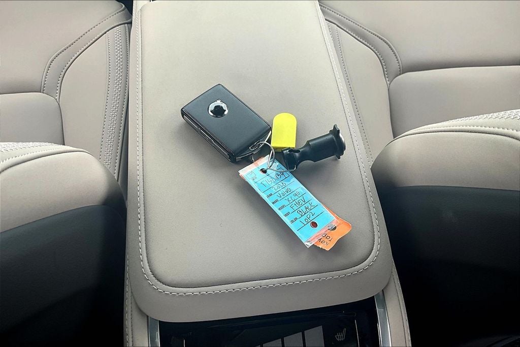 2026 Volvo XC90 B5 Plus