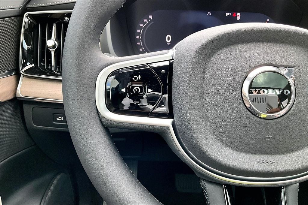 2026 Volvo XC90 B5 Plus