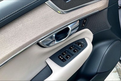 2026 Volvo XC90 B5 Plus