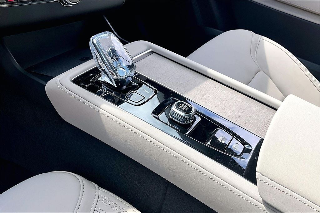 2026 Volvo XC90 B5 Plus