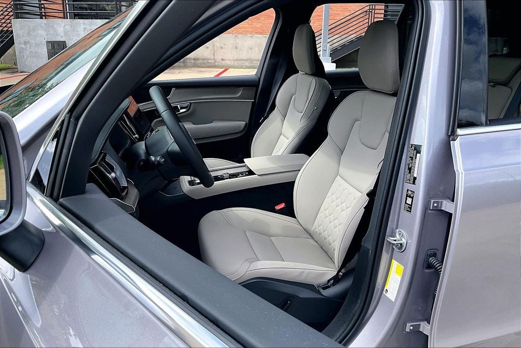 2026 Volvo XC90 B5 Plus