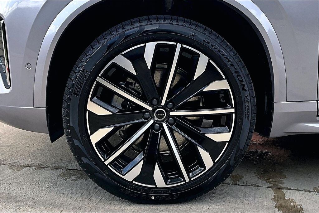 2026 Volvo XC90 B5 Plus