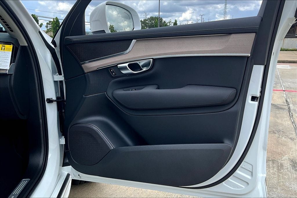 2026 Volvo XC90 B5 Plus