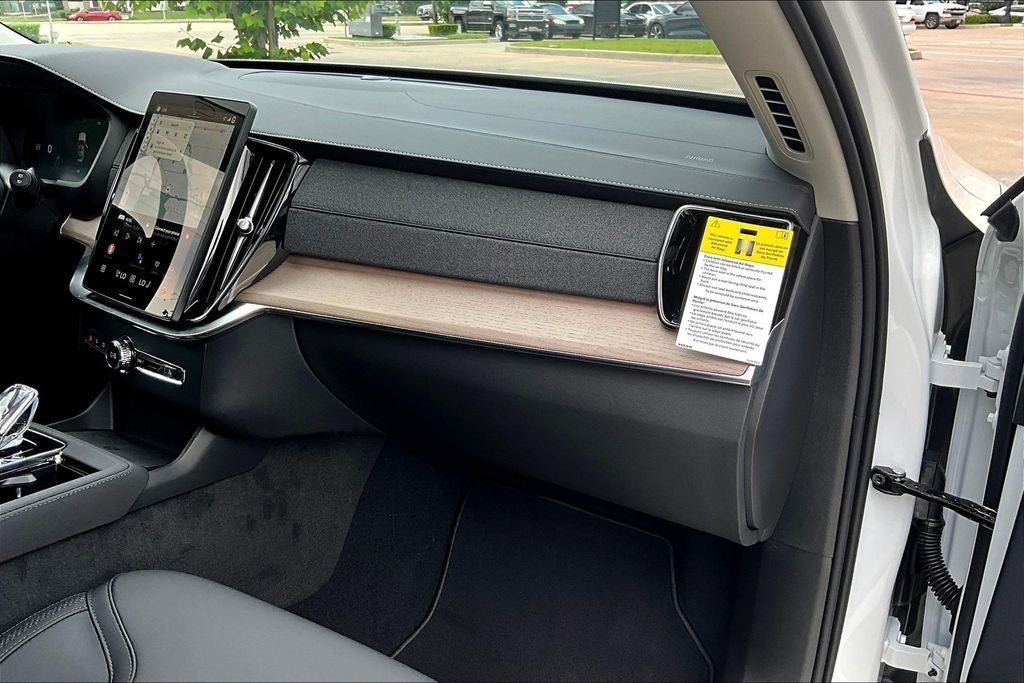 2026 Volvo XC90 B5 Plus