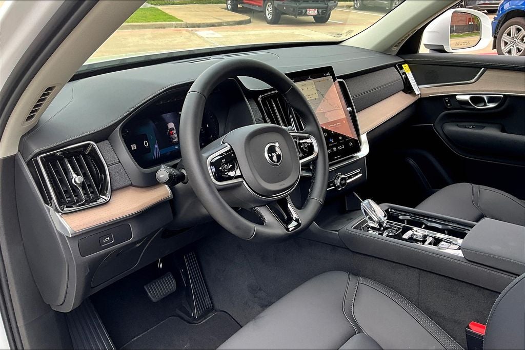 2026 Volvo XC90 B5 Plus