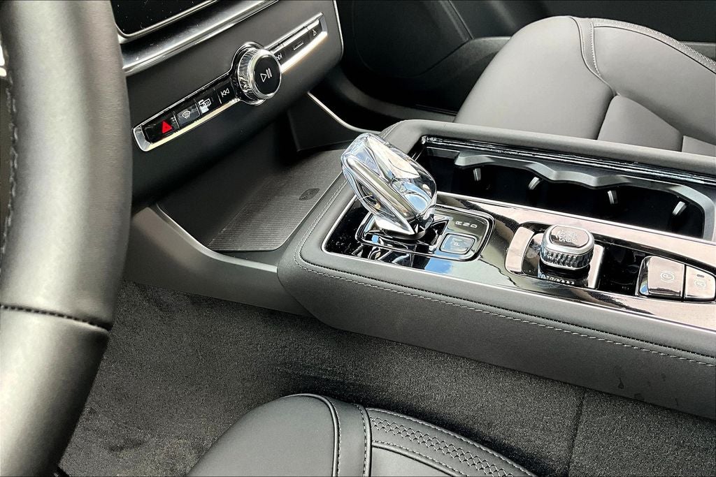 2026 Volvo XC90 B5 Plus