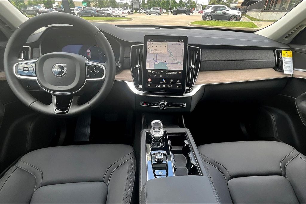 2026 Volvo XC90 B5 Plus