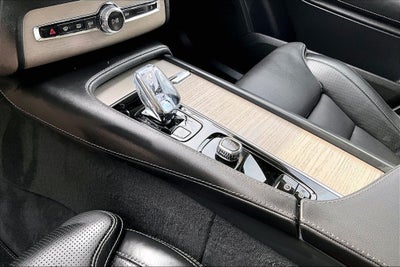 2025 Volvo XC90 B5 Ultra 7-Seater