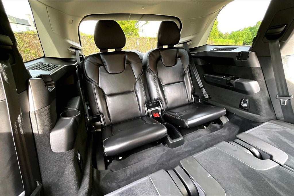 2025 Volvo XC90 B5 Ultra 7-Seater