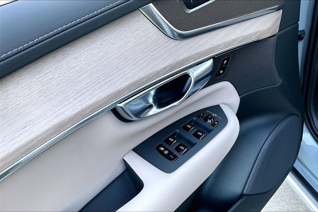 2026 Volvo XC90 B5 Core