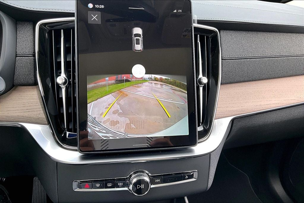 2026 Volvo XC90 B5 Core