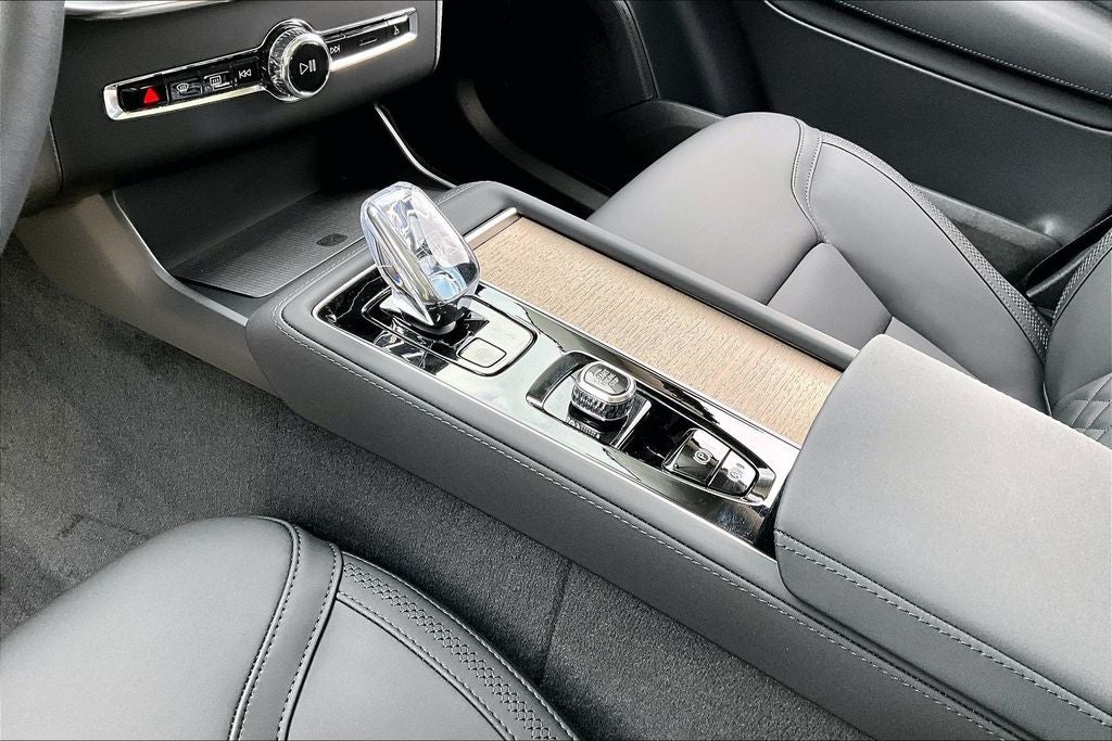 2026 Volvo XC90 B5 Core