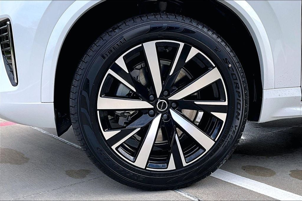 2026 Volvo XC90 B5 Core