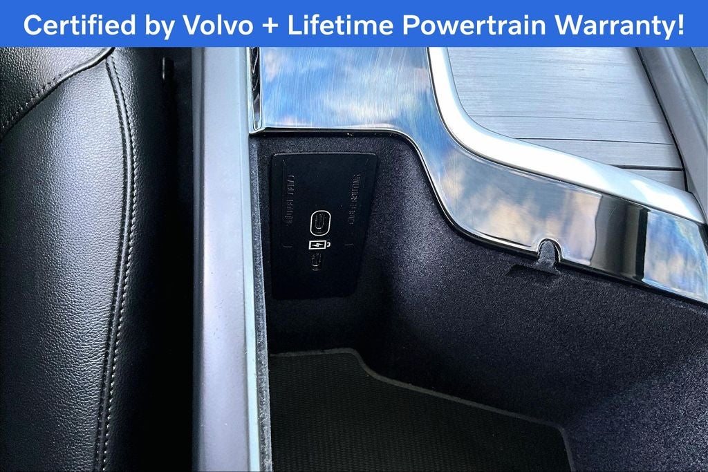 2025 Volvo XC90 B5 Core