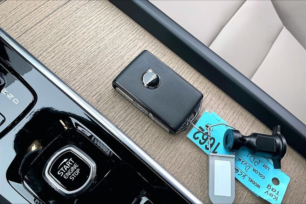 2026 Volvo XC60 B5 Plus