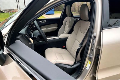 2026 Volvo XC60 B5 Plus