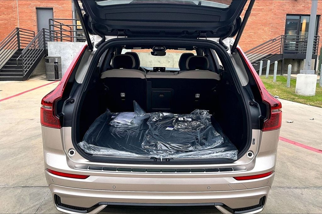 2026 Volvo XC60 B5 Plus