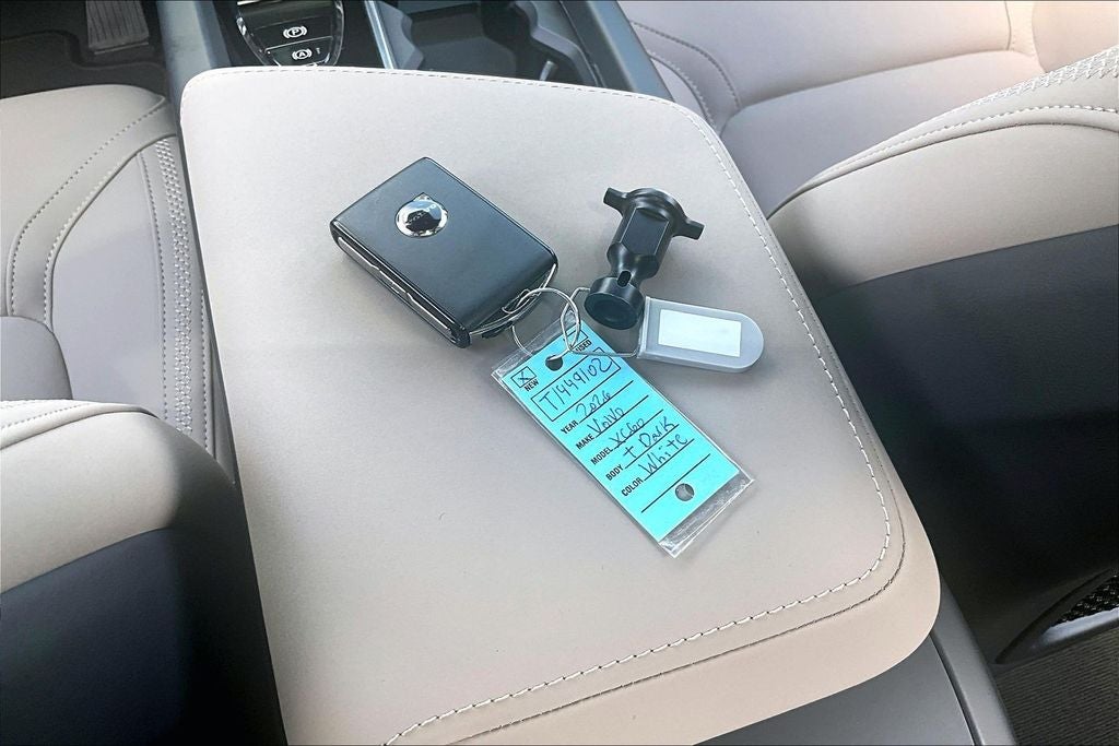 2026 Volvo XC60 B5 Plus