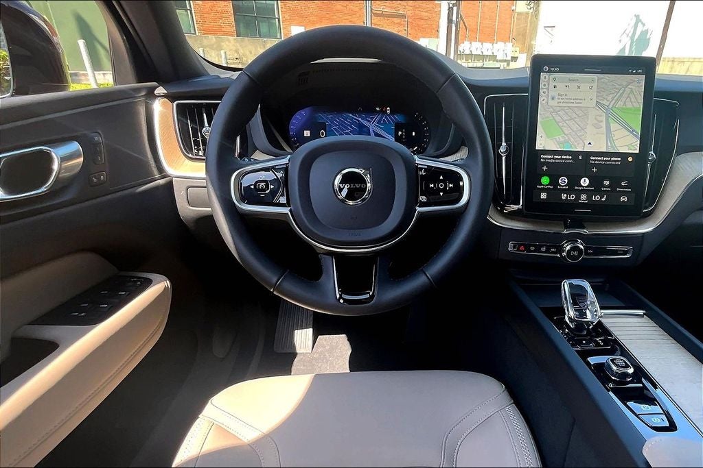 2026 Volvo XC60 B5 Plus