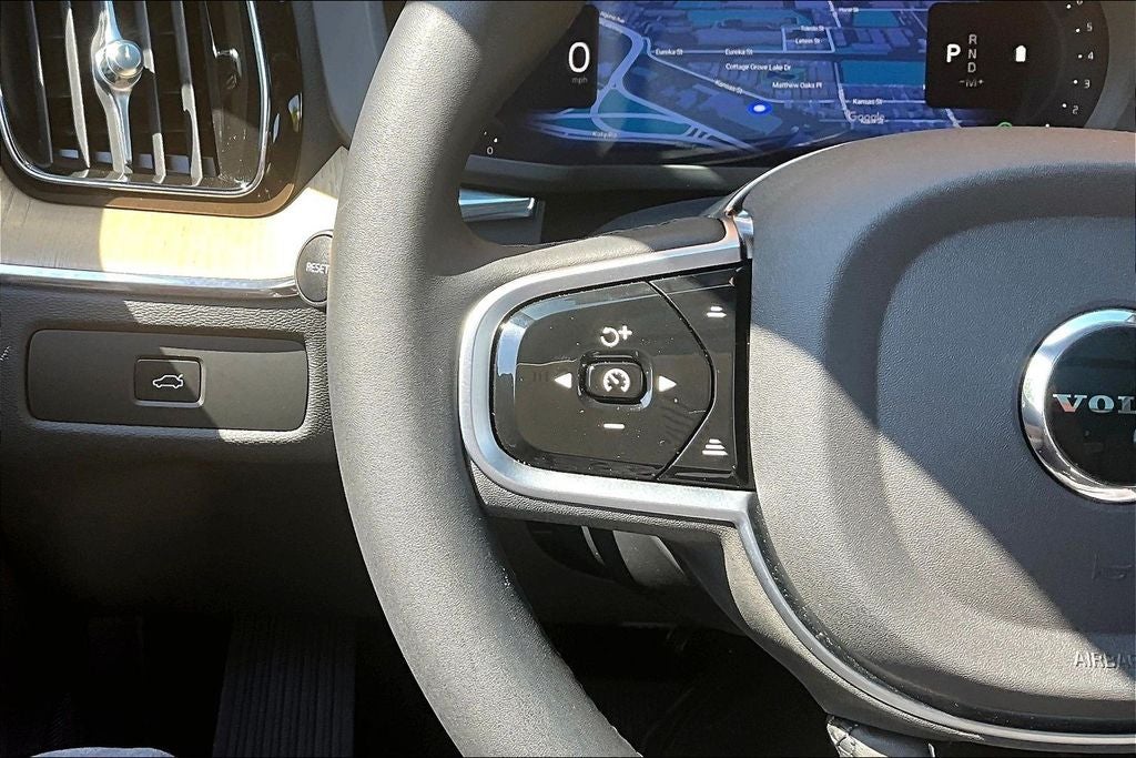 2026 Volvo XC60 B5 Plus