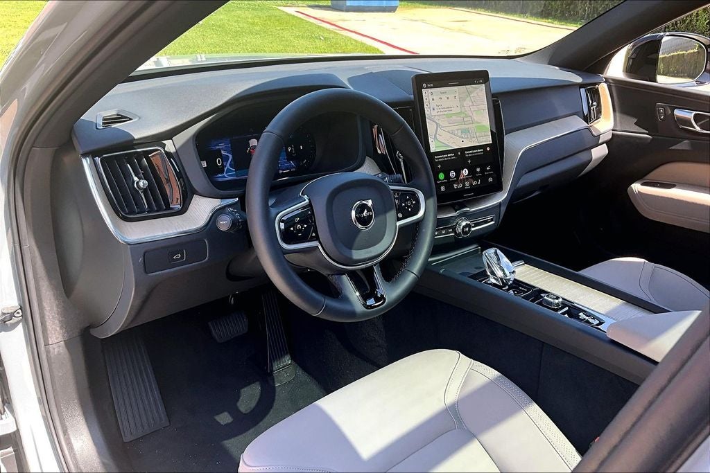 2026 Volvo XC60 B5 Plus