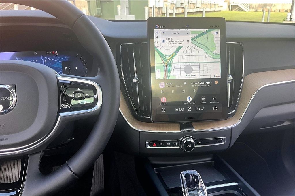 2026 Volvo XC60 B5 Plus