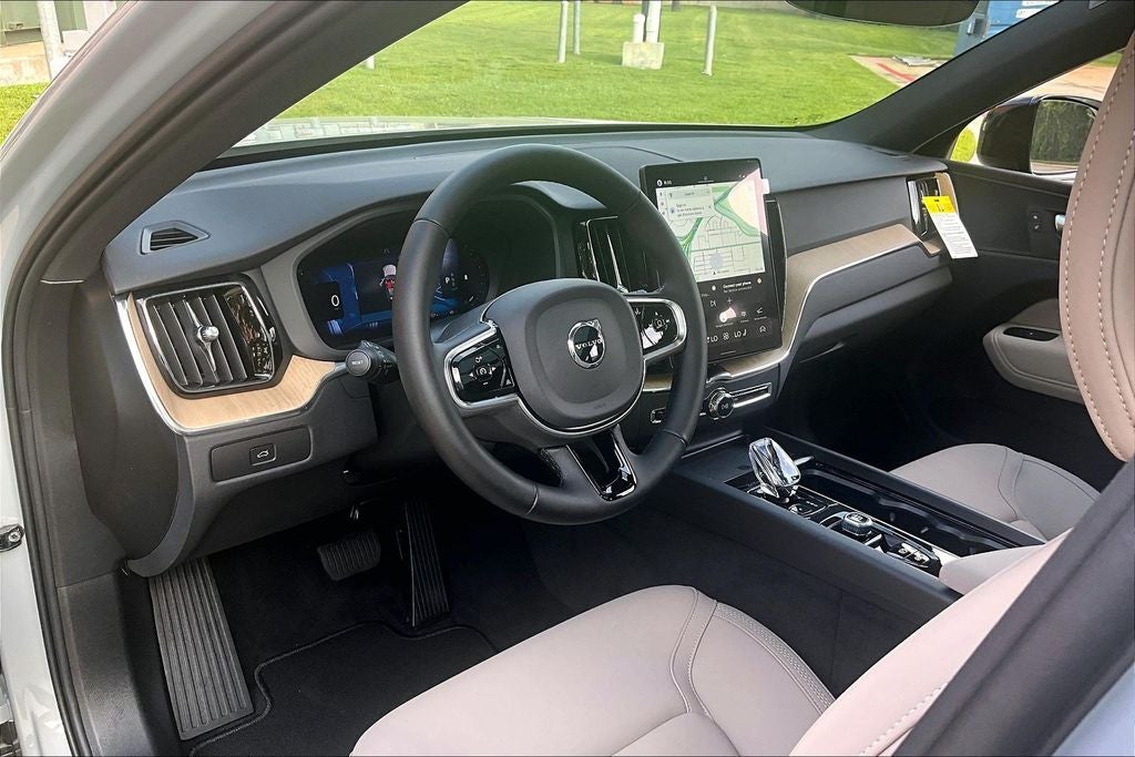 2026 Volvo XC60 B5 Plus