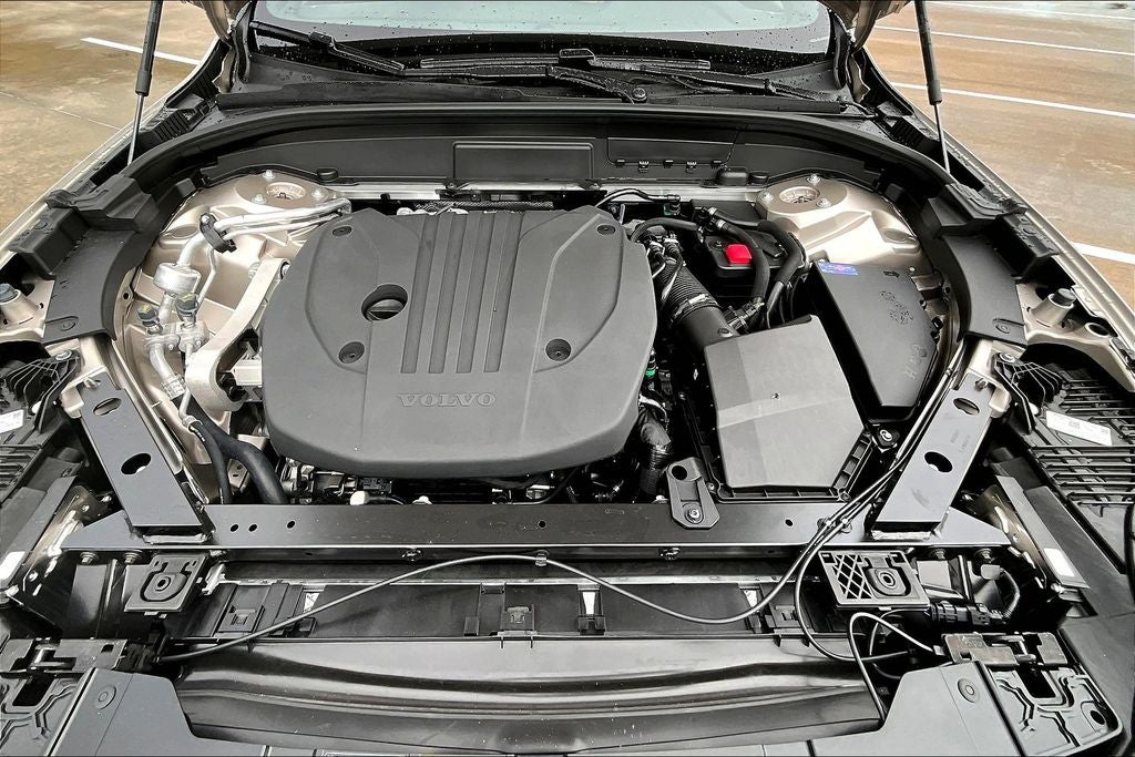 2026 Volvo XC60 B5 Plus