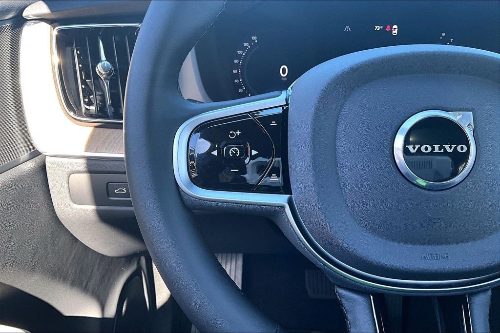 2026 Volvo XC60 B5 Plus