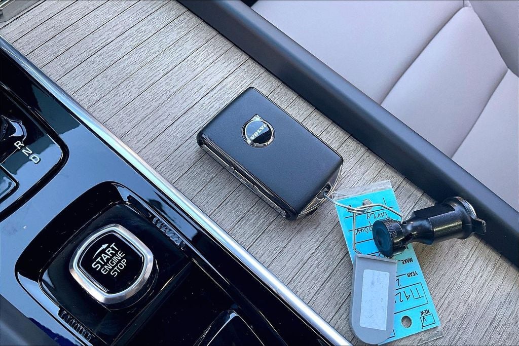 2026 Volvo XC60 B5 Plus