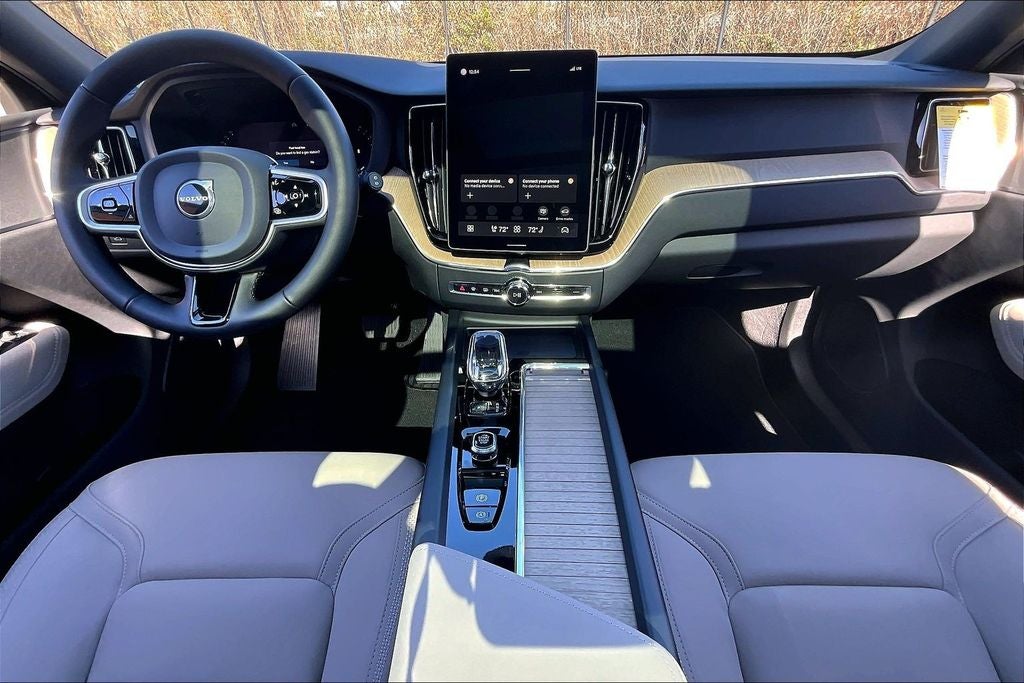 2026 Volvo XC60 B5 Plus