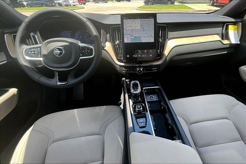 2026 Volvo XC60 B5 Plus