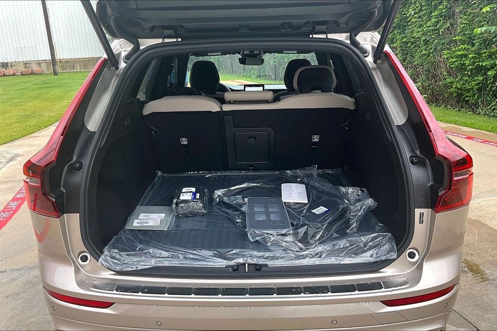 2026 Volvo XC60 B5 Plus