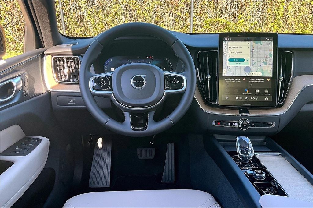 2026 Volvo XC60 B5 Plus