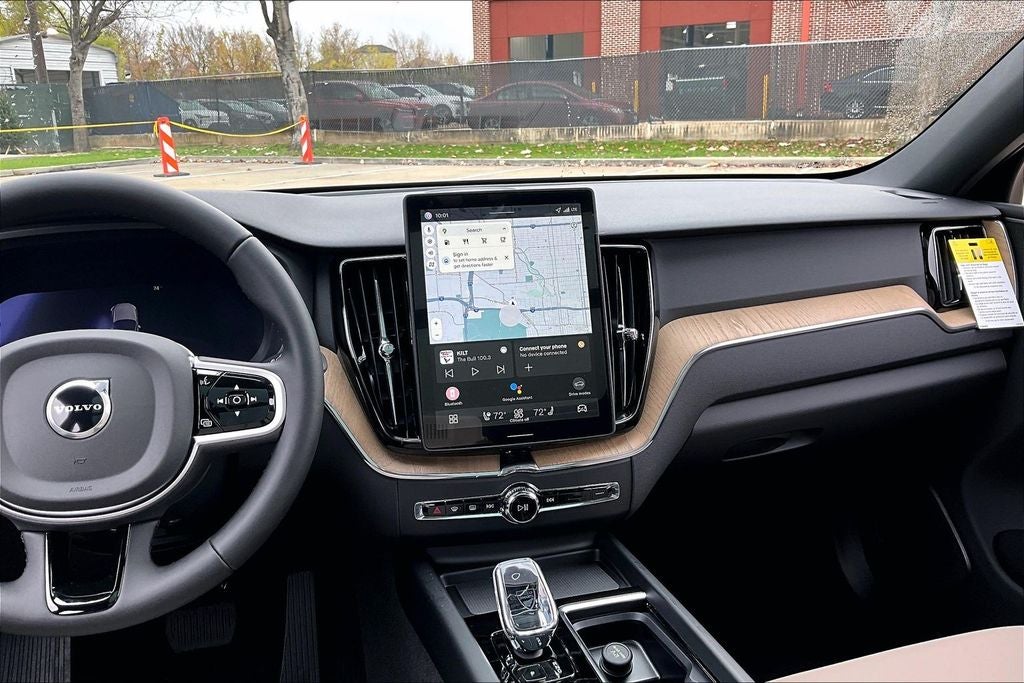 2026 Volvo XC60 B5 Plus