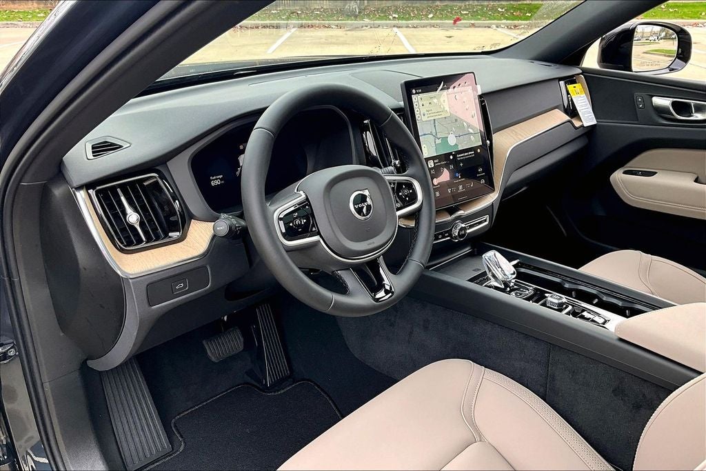 2026 Volvo XC60 B5 Plus