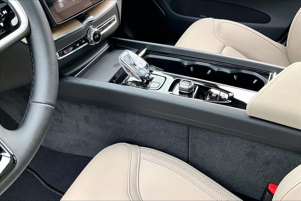 2026 Volvo XC60 B5 Plus