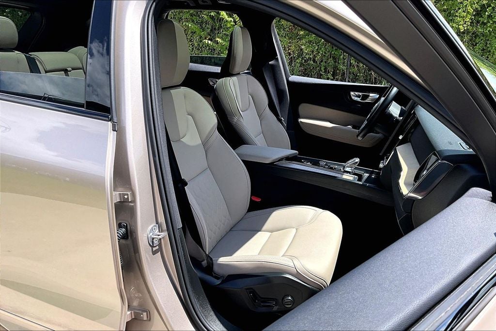 2026 Volvo XC60 B5 Plus