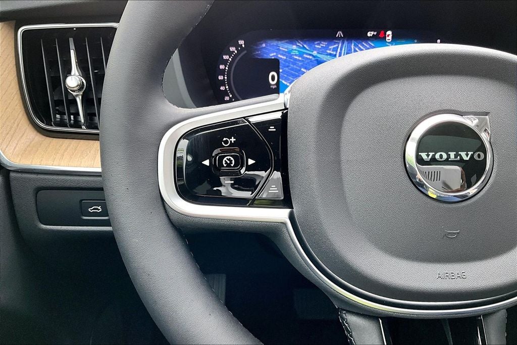 2026 Volvo XC60 B5 Plus