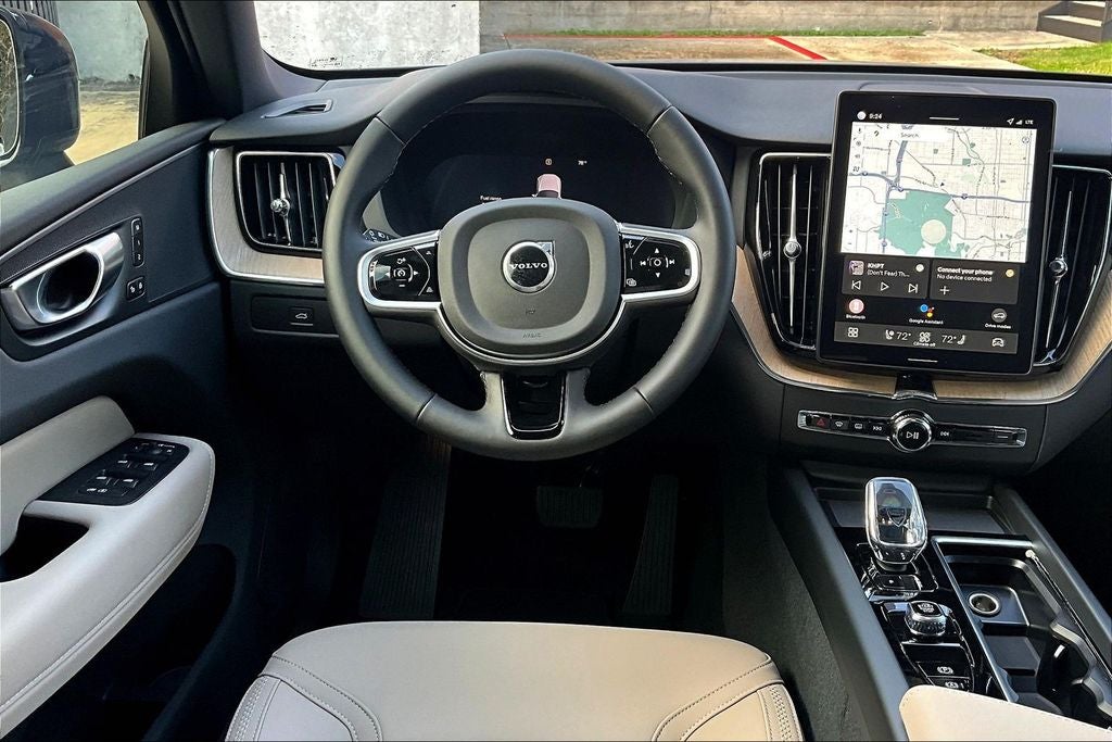 2026 Volvo XC60 B5 Plus