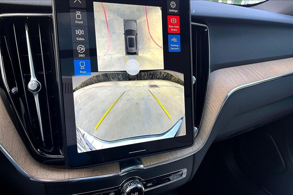 2026 Volvo XC60 B5 Plus