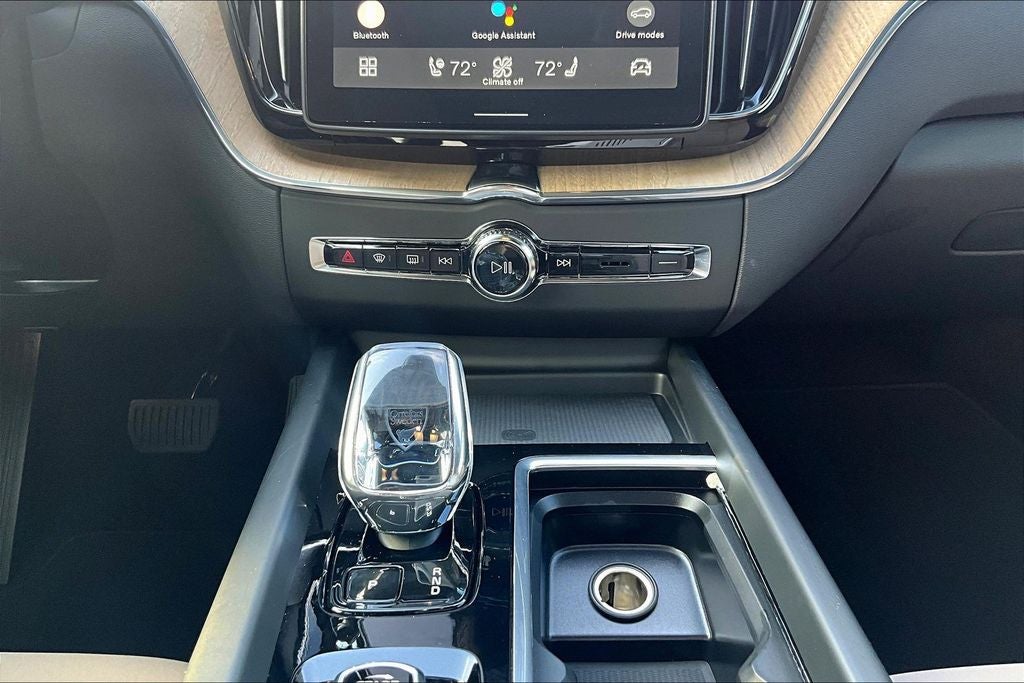 2026 Volvo XC60 B5 Plus