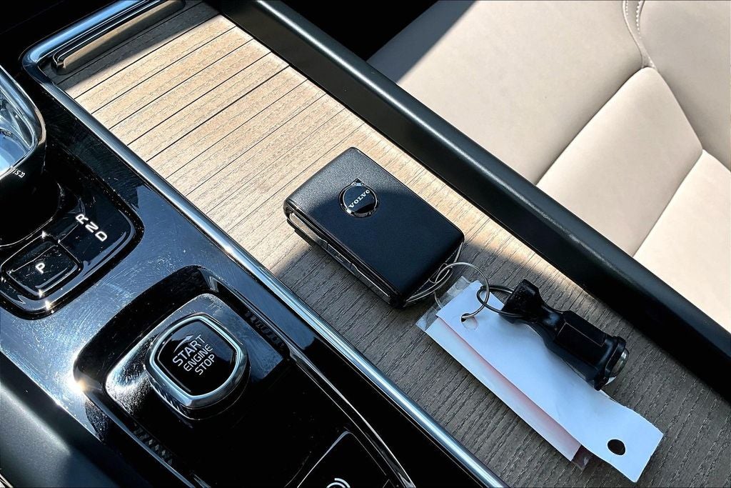 2026 Volvo XC60 B5 Plus